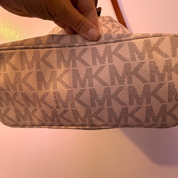 Michael Kors Jules drawstring Shoulder Bag - Picture 5 of 16